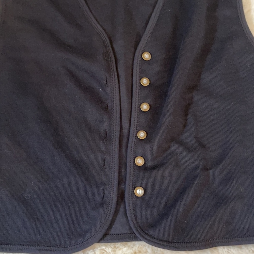 Vest - Picture 2 of 7